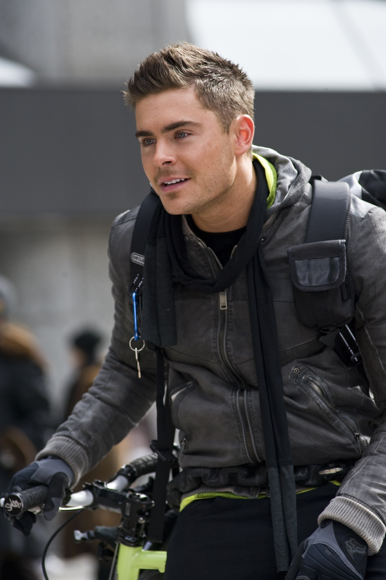 Zac Efron stars as Paul in Warner Bros. Pictures' New Year's Eve (2011)