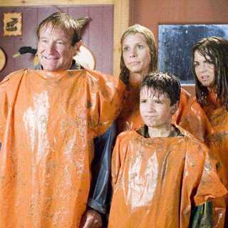Robin Williams, Cheryl Hines, Josh Hutcherson and JoJo in Columbia Pictures' R.V. (2006)