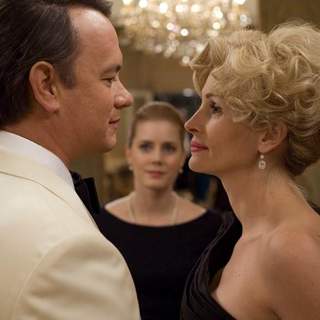 Julia Roberts and Tom Hanks in Universal Pictures' Charlie Wilson's War (2007)
