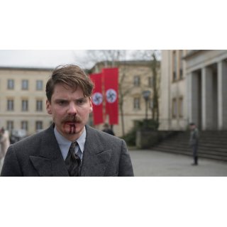 Alone in Berlin (2017)