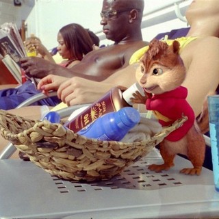 Alvin and the Chipmunks: Chip-Wrecked Picture 11