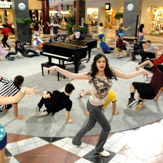 American Mall, The Picture 34