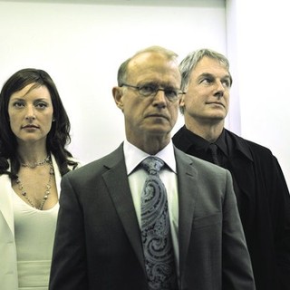 Lola Glaudini stars as Carmel and Mark Harmon in USA Network's John Sandford's Certain Prey (2011)