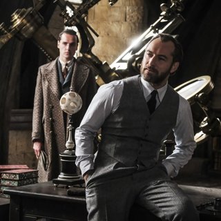 Jude Law stars as Albus Dumbledore in Warner Bros. Pictures' Fantastic Beasts: The Crimes of Grindelwald (2018)