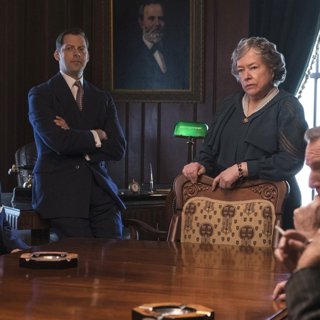 Kathy Bates stars as Governor Ma Ferguson in Netflix's The Highwaymen (2019)