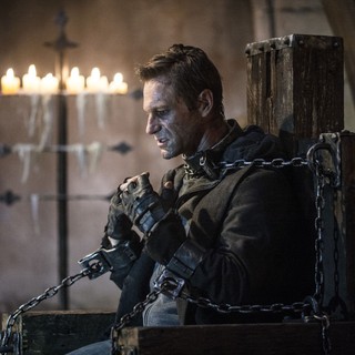 Aaron Eckhart stars as Adam in Lionsgate Films' I, Frankenstein (2014)
