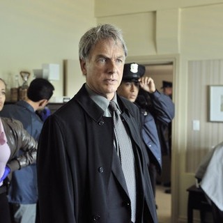 Athena Karkanis stars as Marcy and Mark Harmon in USA Network's John Sandford's Certain Prey (2011)