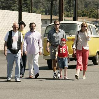[L-R] Alan Arkin, Paul Dano, Steve Carell, Greg Kinnear, Abigail Breslin and Toni Collette in Fox Searchlight Pictures' Little Miss Sunshine (2006)