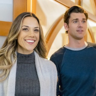 Jana Kramer stars as Julia and Kevin McGarry stars as Owen in Hallmark Channel's Love at First Bark (2017)
