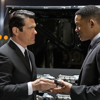 Josh Brolin stars as Young Agent K and Will Smith stasr as Agent J in Columbia Pictures' Men in Black 3 (2012)