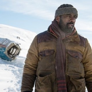 The Mountain Between Us Picture 4