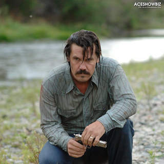 Josh Brolin as Llewelyn Moss in Paramount Classics' No Country for Old Men (2007)