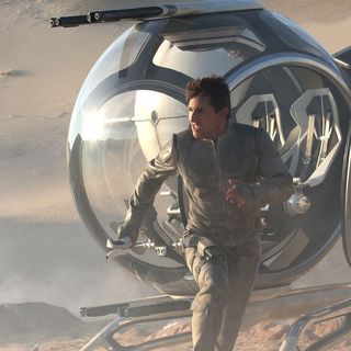 Tom Cruise stars as Jack Harper in Universal Pictures' Oblivion (2013)