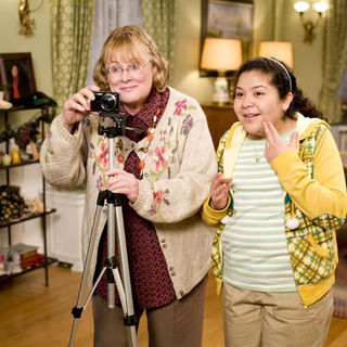 Shirley Knight stars as Mom and Raini Rodriguez stars as Maya Blart in Columbia Pictures' Paul Blart: Mall Cop (2009). Photo credit by Richard Cartwright.