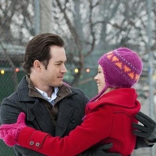 mark paul gosselaar and amy smart stars as kate stanton in abc familys 12 dates - 12 Dates Of Christmas Movie mark paul gosselaar and amy smart stars as kate stanton in abc familys 12 dates - 12 Dates Of Christmas Movie