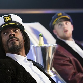 Snoop Dogg stars as Marcus and Chris Elliott in Dimension Films' Scary Movie 5 (2013)