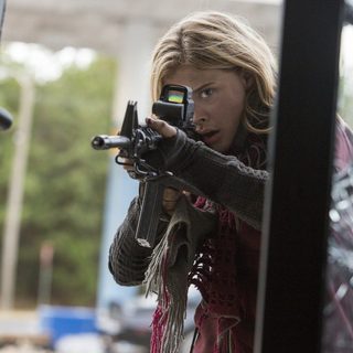 Chloe Moretz stars as Cassie Sullivan in Columbia Pictures' The 5th Wave (2016)