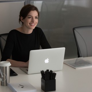 Anne Hathaway stars as Jules Ostin in Warner Bros. Pictures' The Intern (2015). Photo credit by Francois Duhamel.