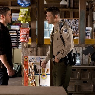 Zac Efron stars as Logan Thibault and Jay R. Ferguson stars as Keith Clayton in Warner Bros. Pictures' The Lucky One (2012)