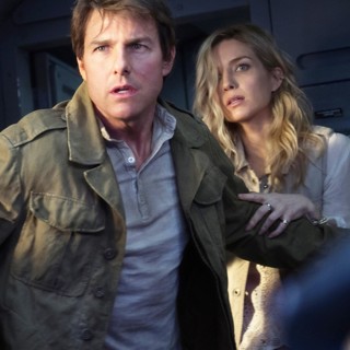 Tom Cruise stars as Nick Morton and Annabelle Wallis stars as Jenny Halsey in Universal Pictures' The Mummy (2017)