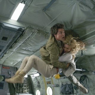 Tom Cruise stars as Nick Morton and Annabelle Wallis stars as Jenny Halsey in Universal Pictures' The Mummy (2017)