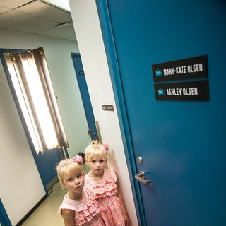 Blaise Todd stars as Toddler Mary-Kate Olsen and Kinslea Todd stars as Toddler Ashley Olsen in Lifetime's The Unauthorized Full House Story (2015)