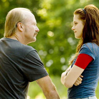 William Hurt and Kristen Stewart (Martine) in Samuel Goldwyn Films' The Yellow Handkerchief (2010)