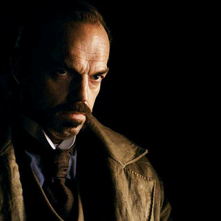 Hugo Weaving stars as Det. Aberline in Universal Pictures' The Wolfman (2009)
