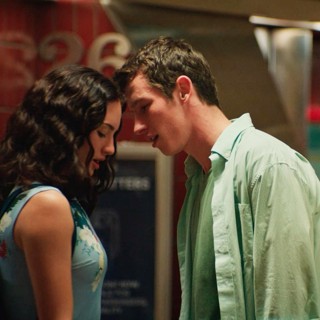 Grace Van Patten stars as Ellie and Callum Turner stars as Danny in Netflix's Tramps (2017)