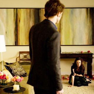 Robert Pattinson stars as Edward Cullen and Kristen Stewart stars as Bella Swan in Summit Entertainment's The Twilight Saga's New Moon (2009)