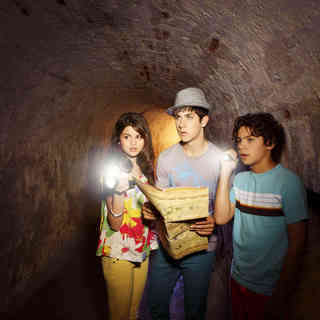 Selena Gomez, David Henrie and Jake T. Austin in Disney Channel's Wizards of Waverly Place: The Movie (2009)