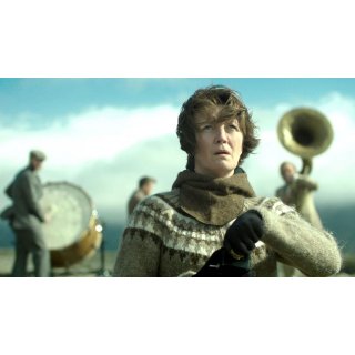 Woman At War Picture 5
