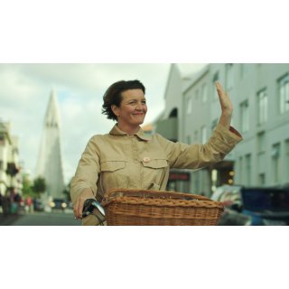 Woman At War Picture 7