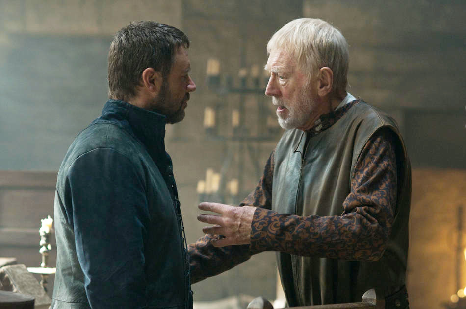 Russell Crowe stars as Robin Hood and Max von Sydow stars as Sir Walter Loxley in Universal Pictures' Robin Hood (2010)