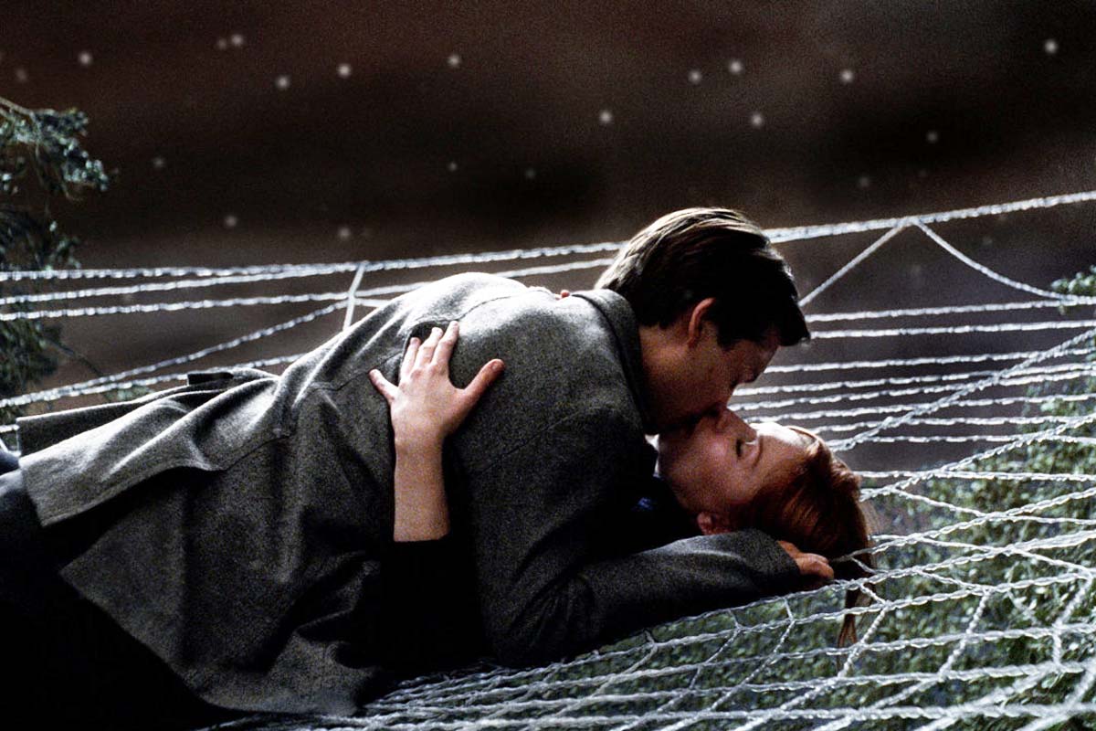 Kirsten Dunst as Mary Jane Watson and Tobey Maguire as Peter Parker in Columbia Pictures' Spider-Man 3 (2007)