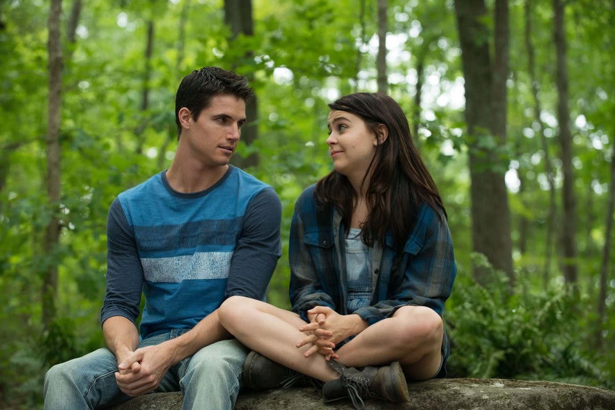 Robbie Amell stars as Wesley and Mae Whitman stars as Bianca in CBS Films' The DUFF (2015)