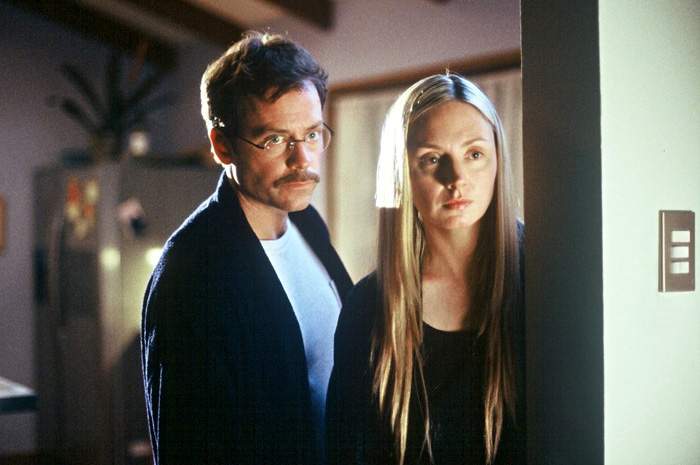 Greg Kinnear and Hope Davis in Miramax Films' THE MATADOR (2005)