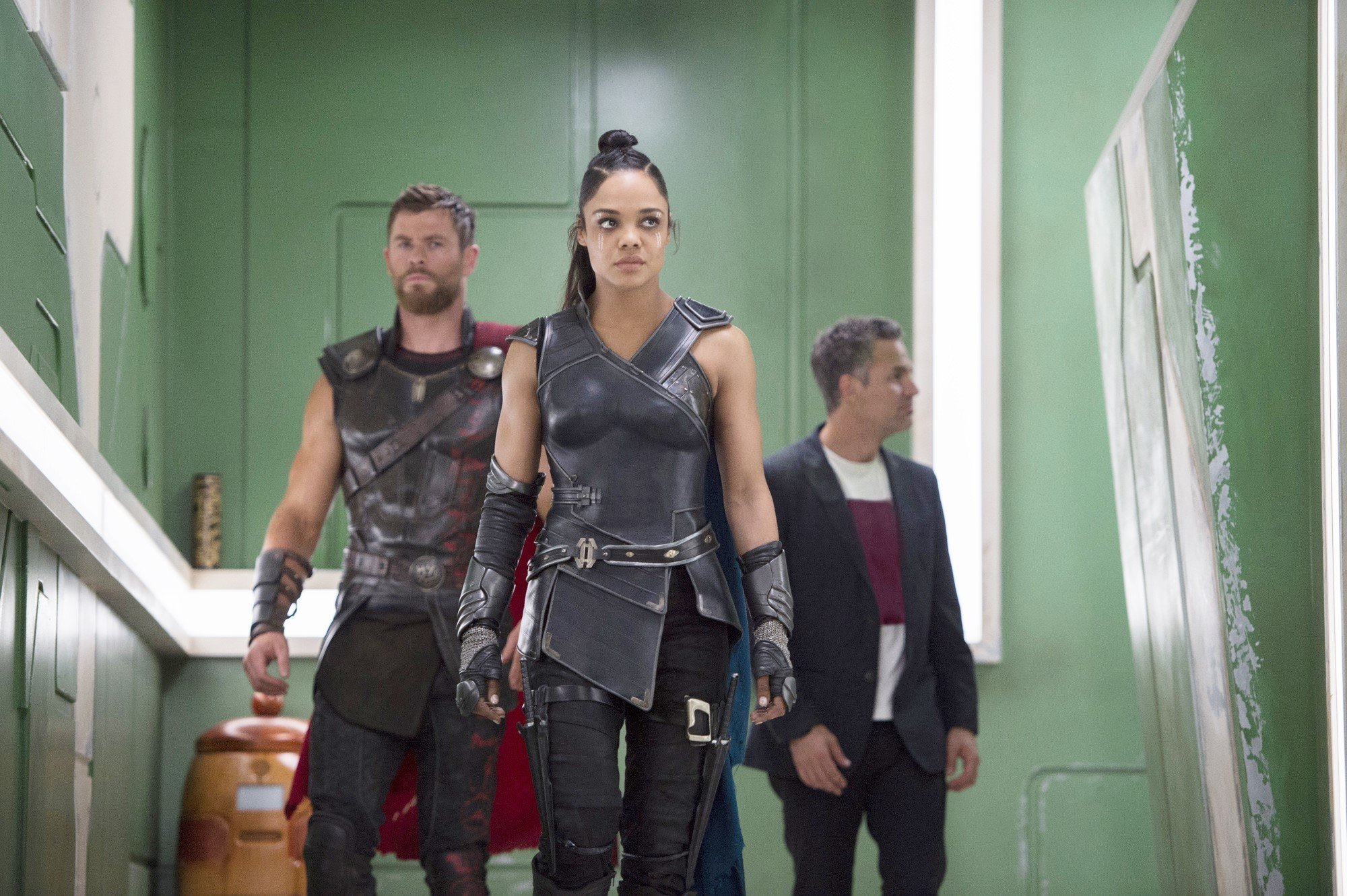 Chris Hemsworth, Tessa Thompson and Mark Ruffalo in Marvel Studios' Thor: Ragnarok (2017)