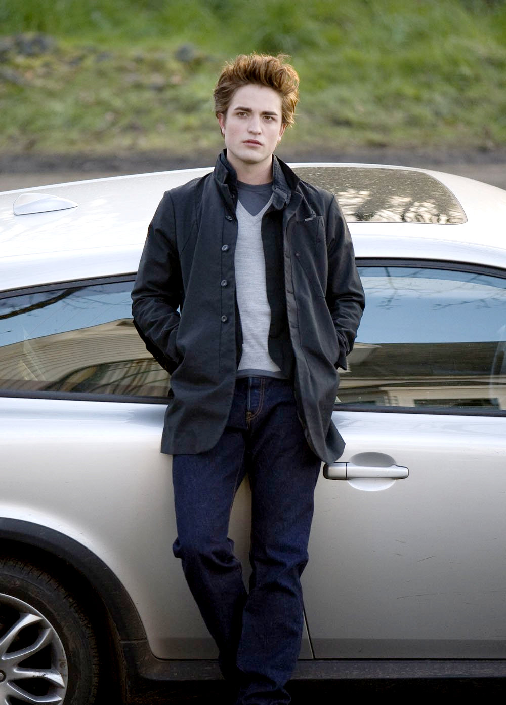 Robert Pattinson stars as Edward Cullen in Summit Entertainment's Twilight (2008)