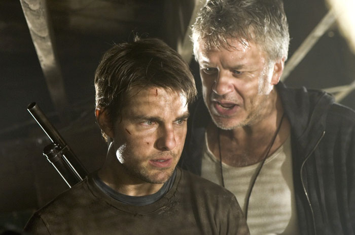 Tom Cruise and Tim Robbins in Paramount Pictures' War of the World (2005)