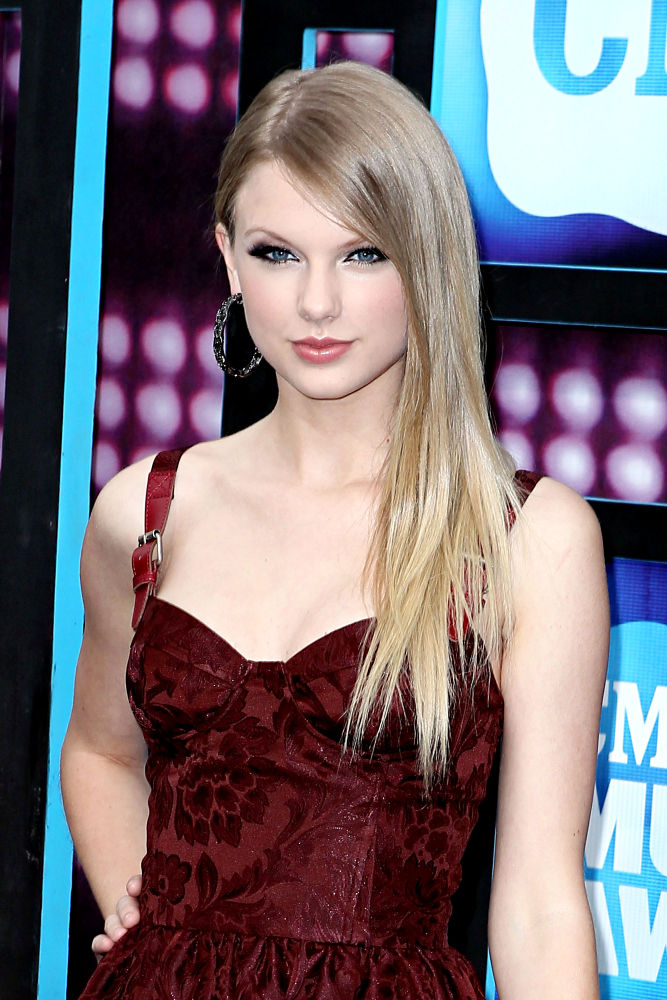 Taylor Swift's Life Story Turned Into 25-Page Comic Book