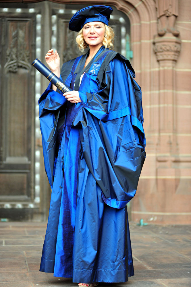 Kim Cattrall Gets Honorary Degree in Liverpool