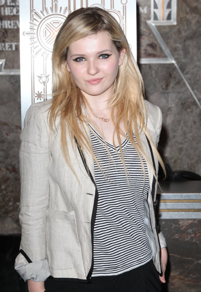 Abigail Breslin Lights up The Empire State Building in Yellow to Honor Project Sunshine Month