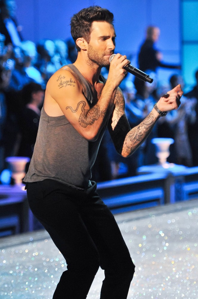 2011 Victoria's Secret Fashion Show - Performance