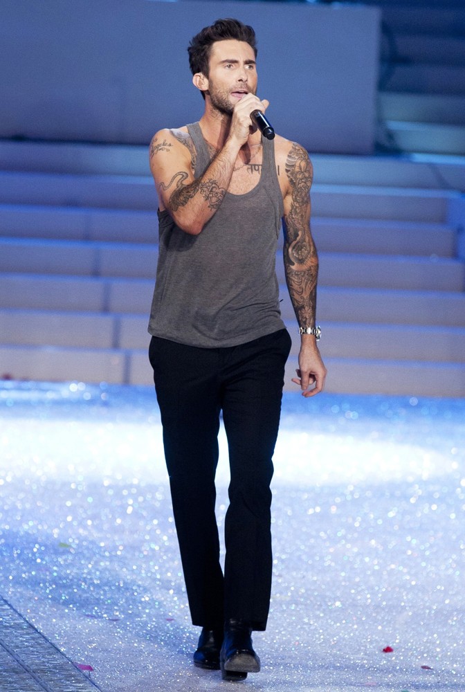 2011 Victoria's Secret Fashion Show - Performance