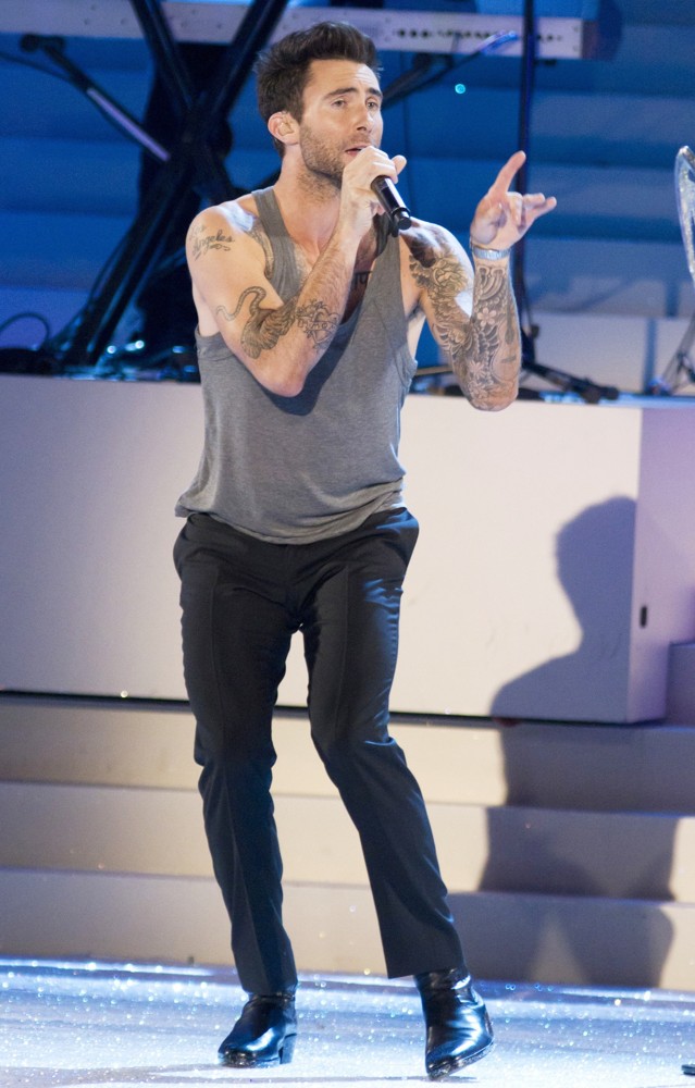 2011 Victoria's Secret Fashion Show - Performance