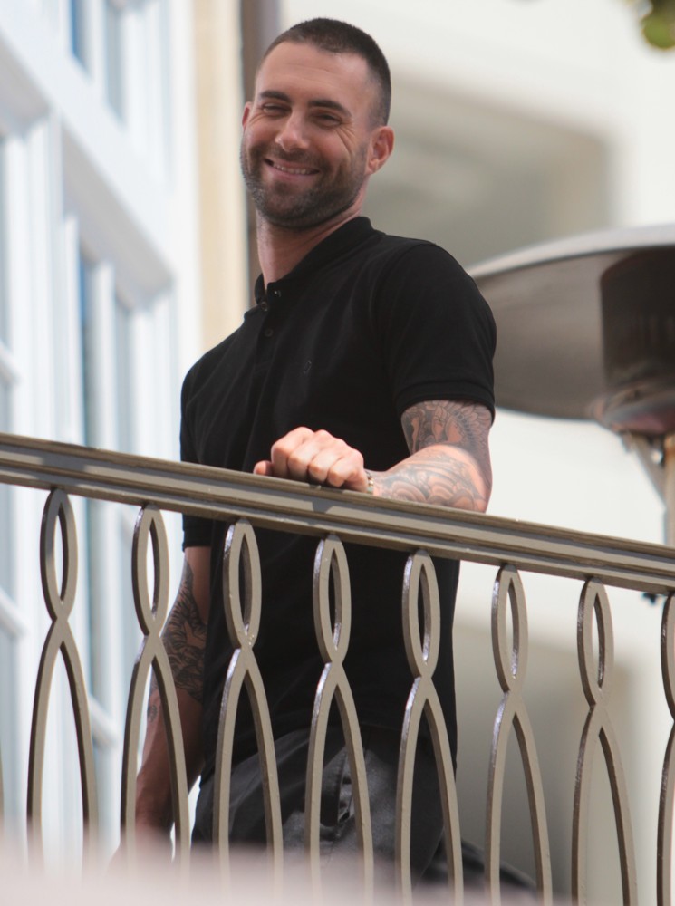 Adam Levine to Appear on The Entertainment News Programme Extra