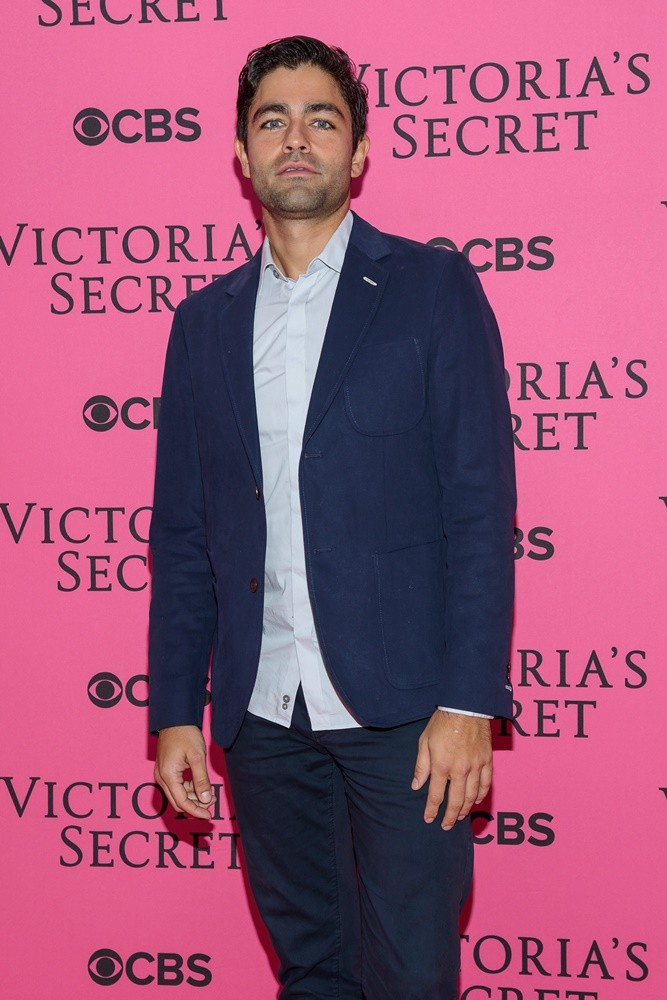 2015 Victoria's Secret Fashion Show - Pink Carpet
