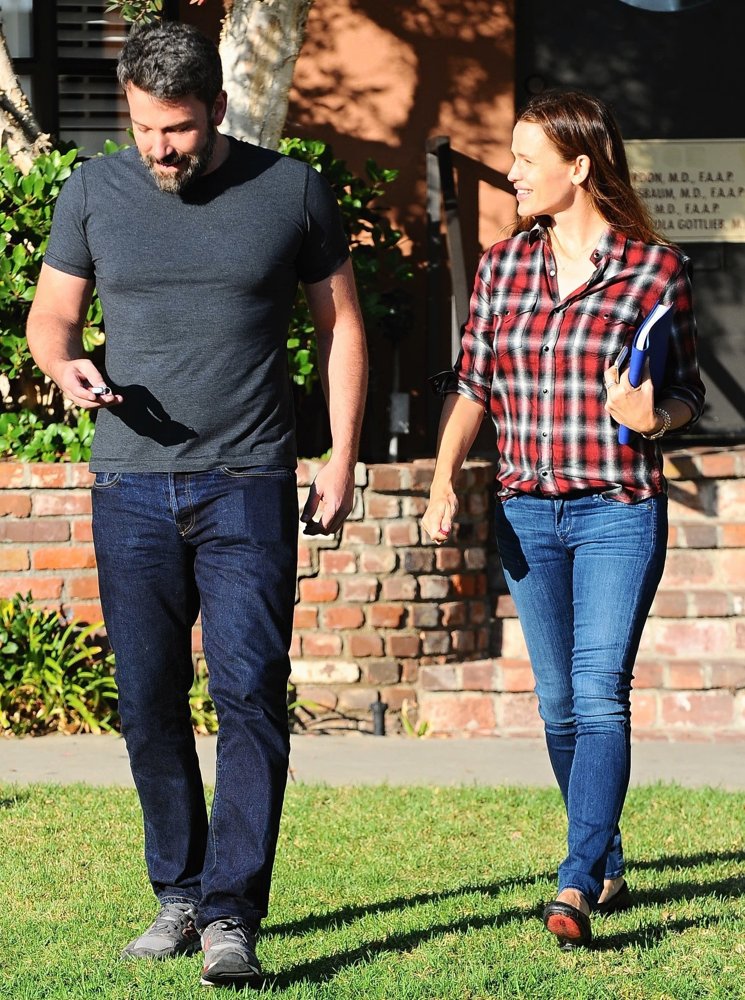 Ben Affleck and Jennifer Garner Arrive at A Building