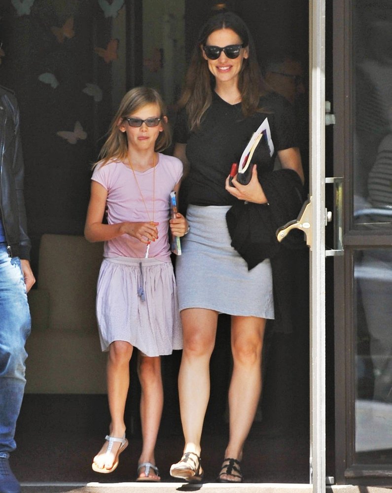 Jennifer Garner Goes to Breakfast